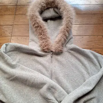 퍼 달린 그레이 집업 후드티