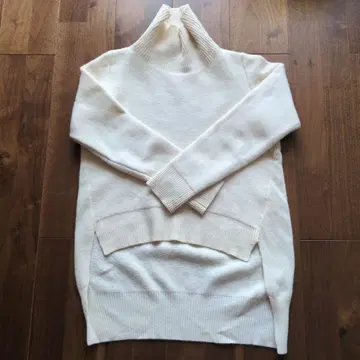 BIANC 아이보리 터틀넥 니트