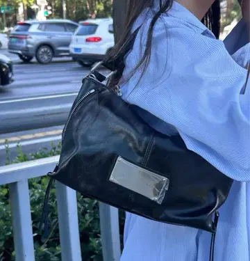 Martin Kim 블랙 숄더백