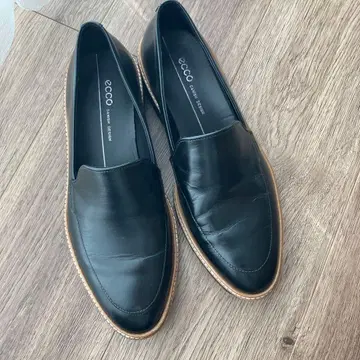 ECCO 블랙 로퍼/37