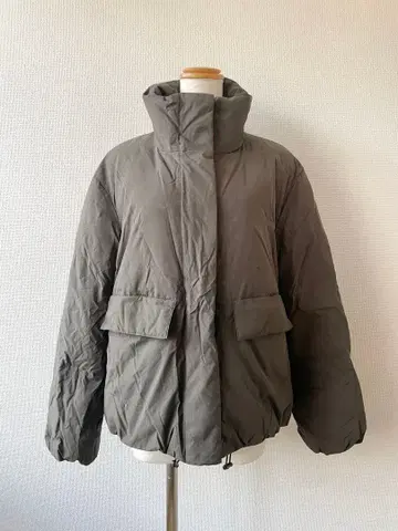 COS 아우터 (카키)