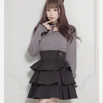 Pium 피움 크로스 벨트 티어드 미니 스커트 블랙