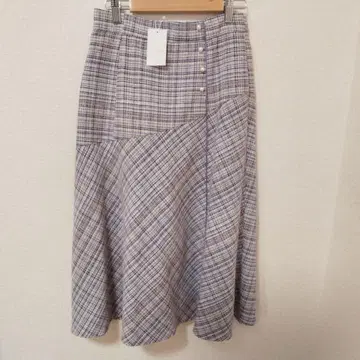 트위드풍 체크 무늬 플레어 스커트 무릎 기장