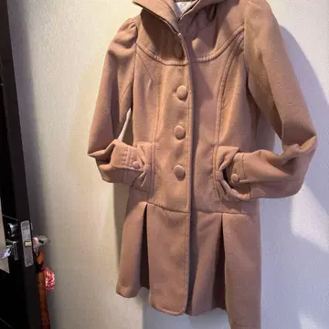 후드 부착 베이지 코트