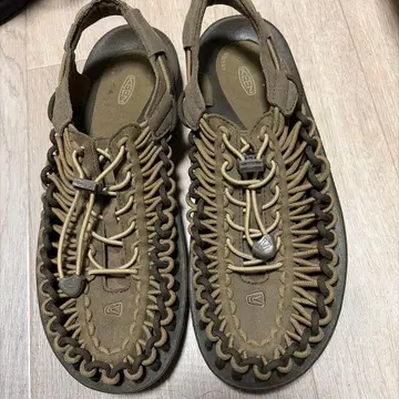 KEEN Anatomy 샌들 브라운