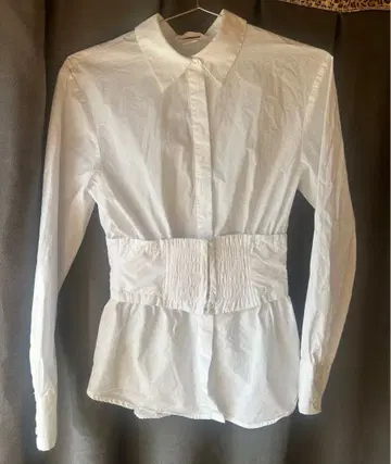 화이트 셔츠 긴팔 허리 셔링