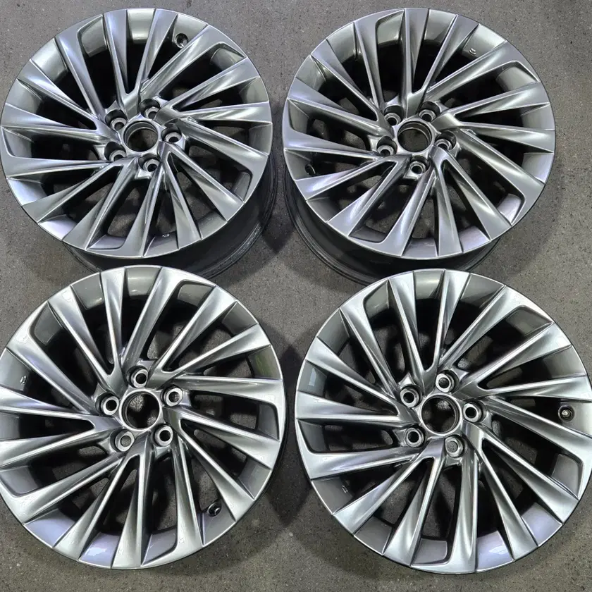 Lexus New ES 300H Executive 18-inch Genuine Wheel Trade-in Sell 200,000 ...