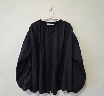 SUGAR ROSE 슈가 로즈 소매 리브 볼륨 블라우스 블랙