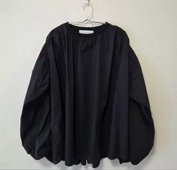 SUGAR ROSE 슈가 로즈 소매 리브 볼륨 블라우스 블랙