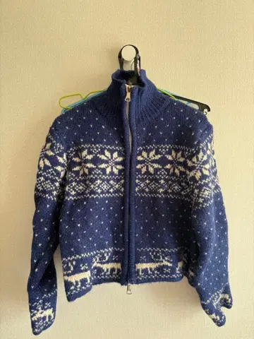 네이비 루돌프 무늬 긴팔 스웨터