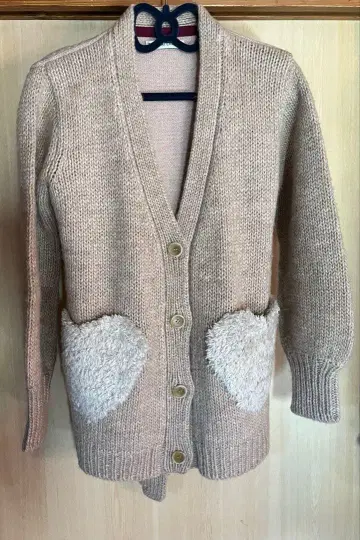 츠모리치사토 베이지 하트형 포켓 니트 가디건