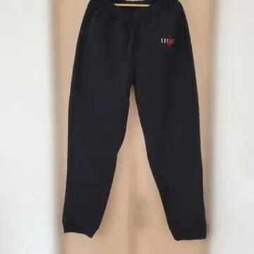 블랙 조거 팬츠 빨간색 자수 로고 포함