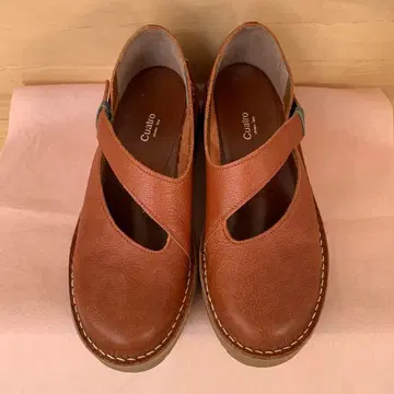 Cuatro 브라운 크로스 스트랩 신발