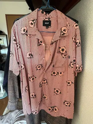 HUF 스트라이프 꽃무늬 반팔 셔츠