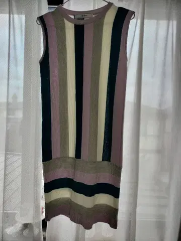 Lily Brown 스트라이프 슬리브리스 원피스