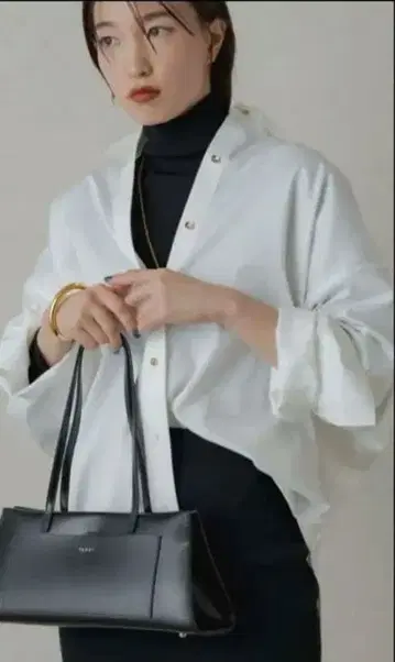 Loungedress 라이트 새틴 BIG 셔츠 화이트