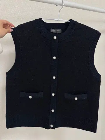 라메 니트 베스트 펄 버튼 포함