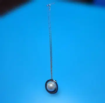 토성 모티브 진주 목걸이