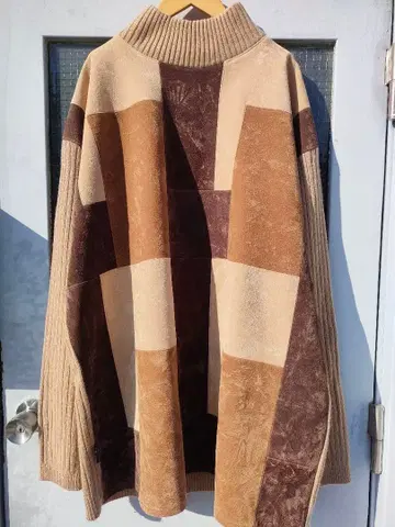 KOMAN 스웨이드 패치워크 절개 니트 스웨터