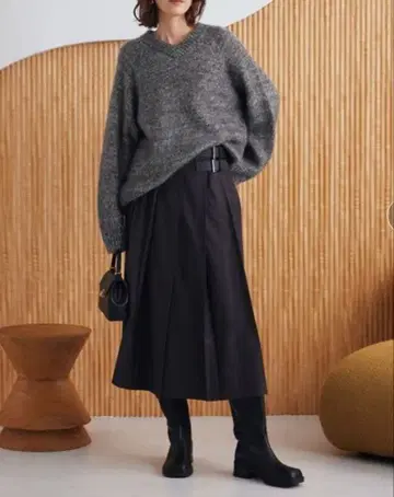 미라 오웬 버클 플리츠 스커트 현행 모델