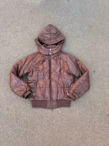 브라운 후드 부착 다운 자켓