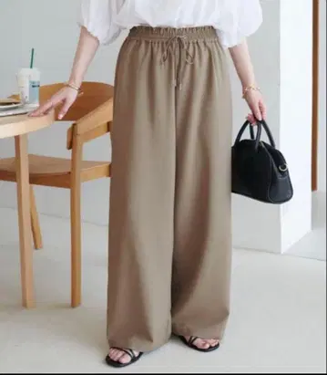 Discoat 드레이프감 이지 팬츠 베이지