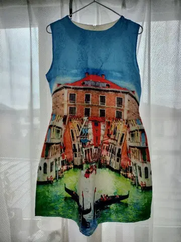 베네치아풍 슬리브리스 무릎 기장 원피스