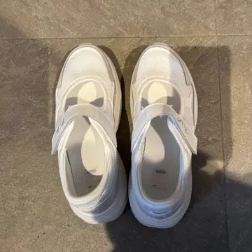 FILA 화이트 스니커즈 벨크로 테이프