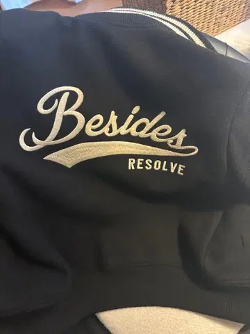 새상품급!! FRAY I.D 자수 장식 블랙 바시티 자켓