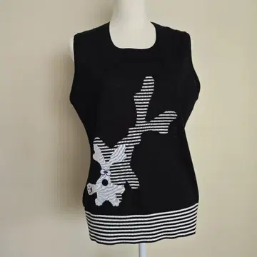 토끼 자수 슬리브리스 니트