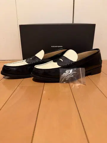 Kenford 블랙/화이트 로퍼 AVIREX 액세서리 포함!!