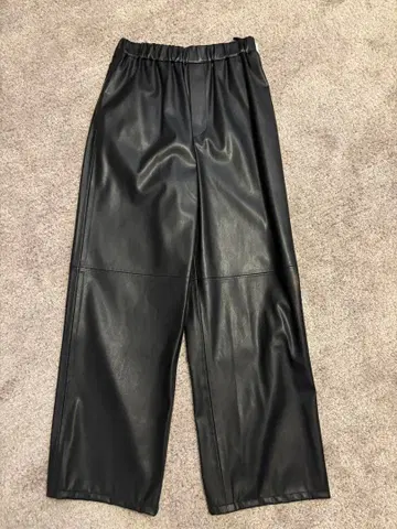 새상품 유나이티드 애로우즈 인조 가죽 팬츠