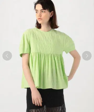 라이트 그린 플레어 실루엣 반팔 블라우스