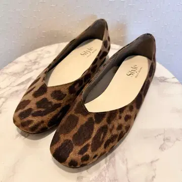 JELLY BEANS 젤리빈스 표범 무늬 펌프스 로우힐