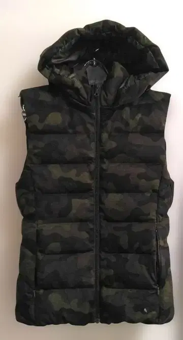 유니클로 UNIQLO 다운 베스트 S 카모플라쥬 올리브 거의 미사용