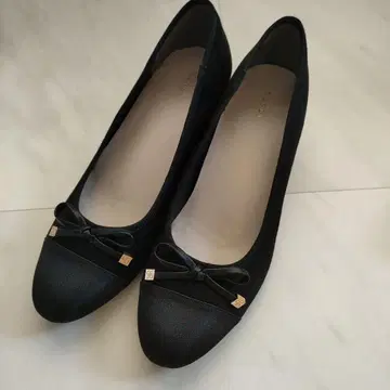 [ 미사용 새상품 ] RANDA 블랙 리본 포함 펌프스