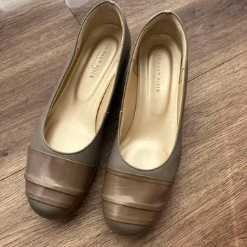 베이지 슬립온 펌프스