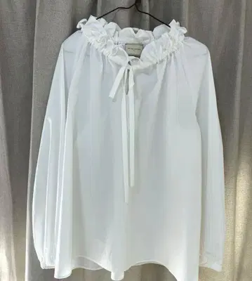 컨디션 최상 유나이티드 애로우즈 오간자 프릴 리본 블라우스 화이트