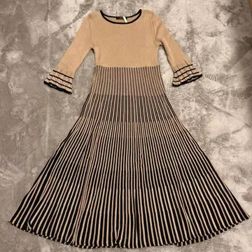 MAGGY 마기 니트 원피스 베이지 플레어 사이즈 M