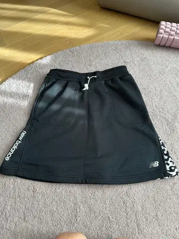 뉴발란스 여성용 스커트 블랙