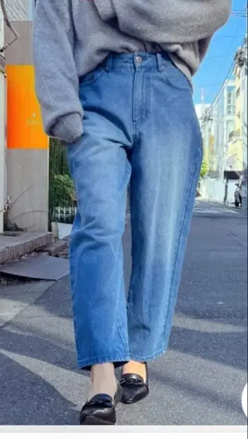 SWEET 게재 타니 마리아 착용 와이드 테이퍼드 앵클 데님