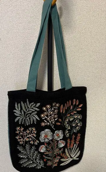 INDIA 꽃무늬 자수 토트백 블랙과 그린