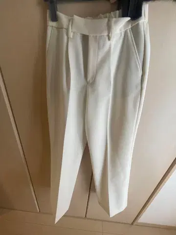 아이보리 와이드 팬츠 센터 프레스