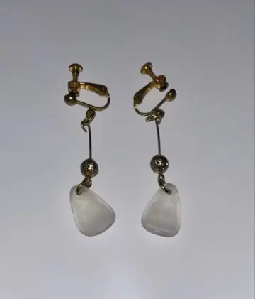 쉘풍 화이트 부품 흔들리는 귀찌 (나사 스프링식) 금장 장식 골드 계열