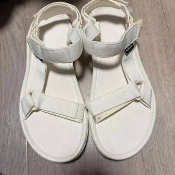 TEVA 화이트 스포츠 샌들 스트랩