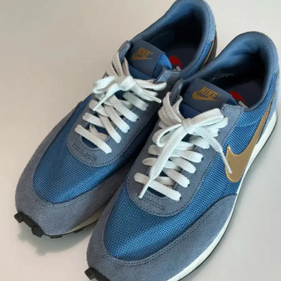 nike daybreak blue gold