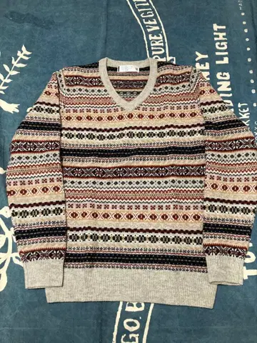 유니클로 페어아일 패턴 V넥 스웨터 니트 M 사이즈