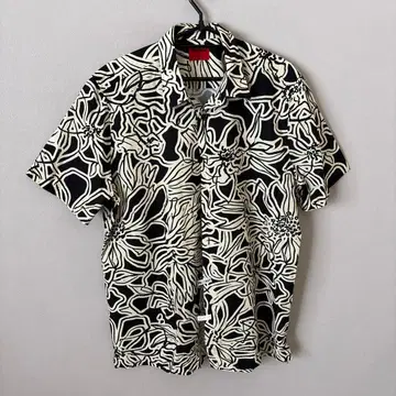새상품급 HUGO BOSS 블랙 올 패턴 셔츠 반팔