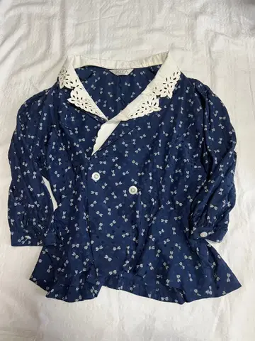 꽃무늬 네이비 7부 소매 블라우스