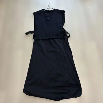 LASUD 블랙 슬리브리스 롱 원피스